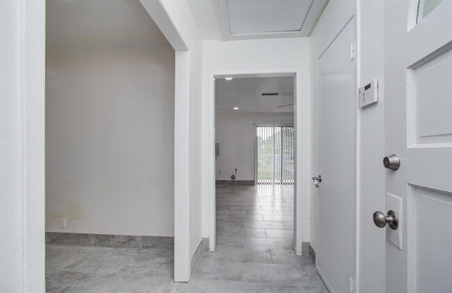 Foto del edificio - 502 Guyer St