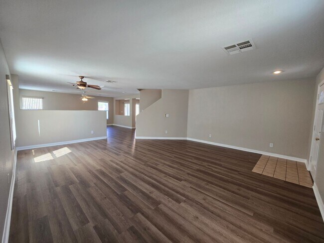 Building Photo - A Spacious 4 Bedroom House in Iron Mountai...