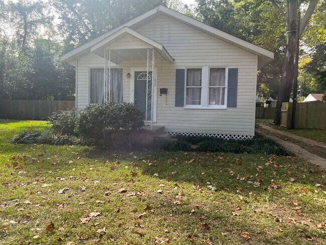 Building Photo - Great FULLY FURNISHED home!