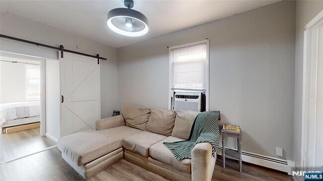 Foto del edificio - 277 2nd Ave W