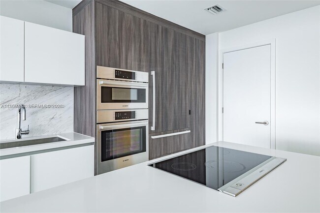 Foto del edificio - 851 NE 1st Ave