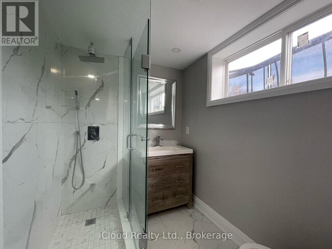 Building Photo - 22 Decarie Cir