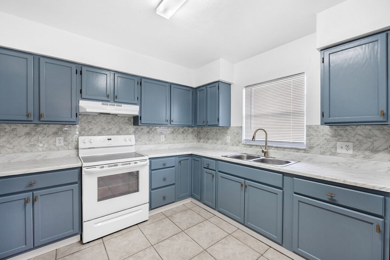 Foto principal - Two Bedroom Duplex in Bonita Springs