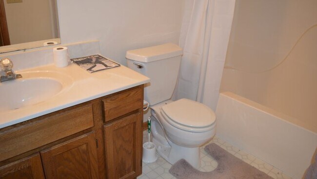 Foto del edificio - 5694 Claredon Dr