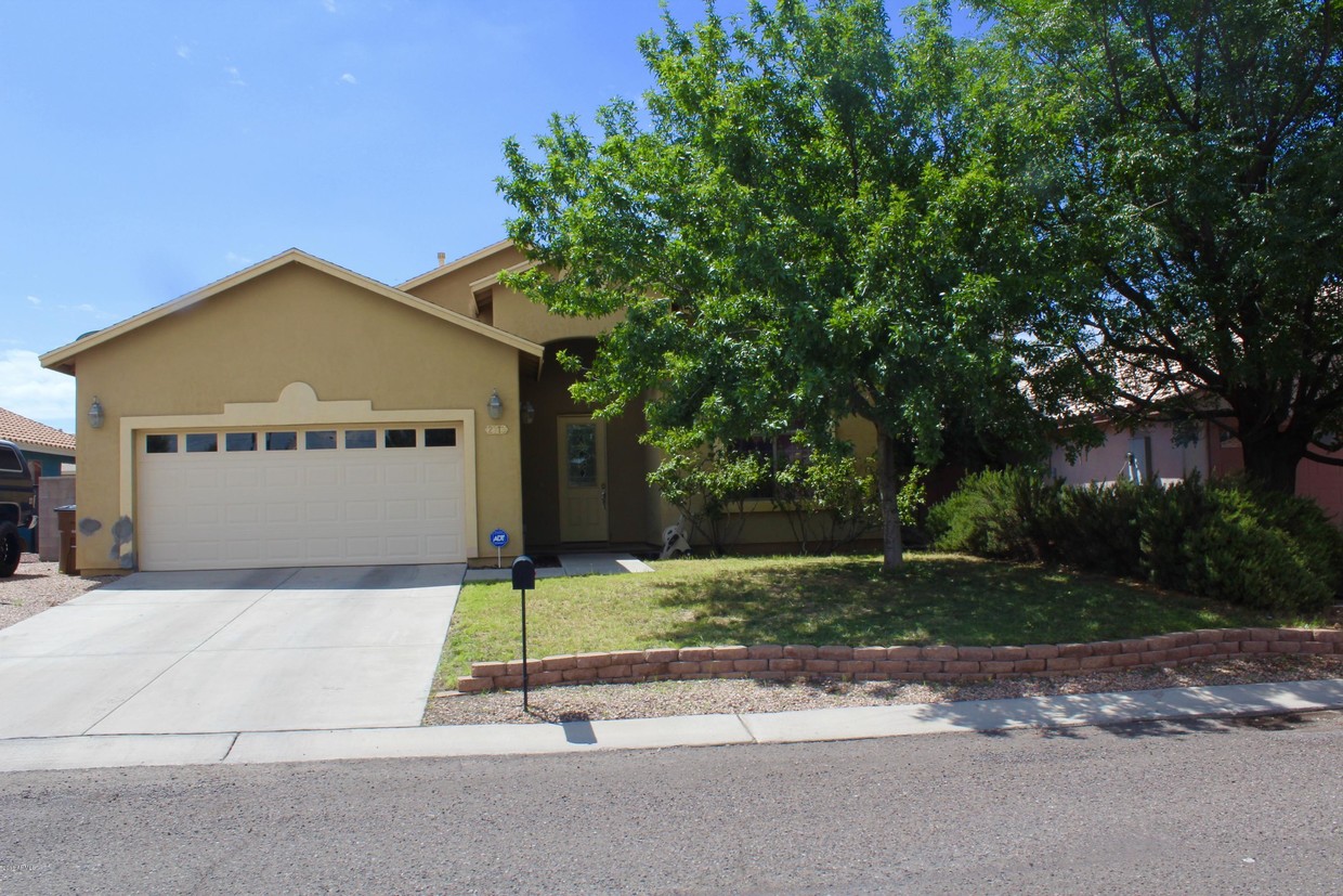 Foto principal - 2713 E 8th St