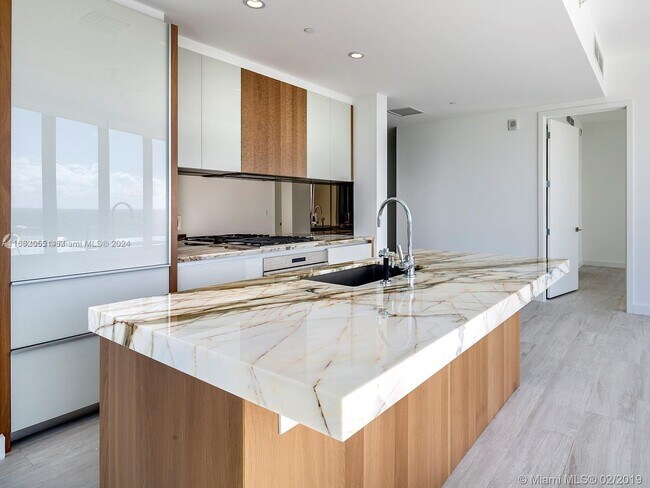 Foto del edificio - 2831 S Bayshore Dr