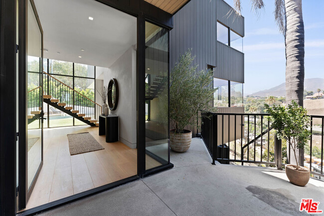 Building Photo - 28869 Selfridge Dr