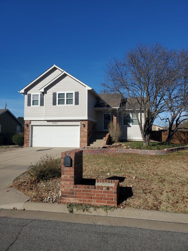 Primary Photo - Outstanding Single Family Home in Bel aire