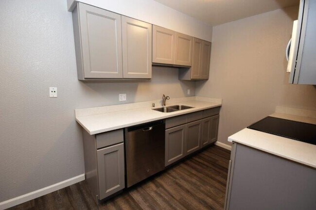 Foto del edificio - GREAT 1ST FLOOR CONDO