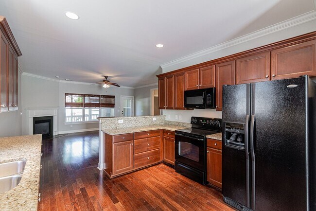 Foto del edificio - 5 Bedroom, 3.5 Bath Home w/  2 Car Garage