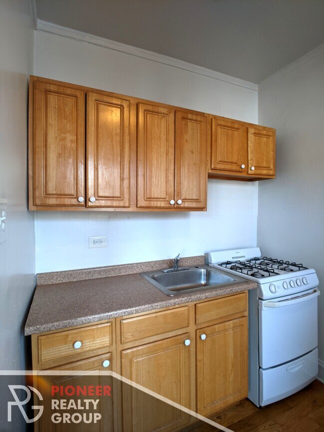 Foto del edificio - 4831 N Damen Ave