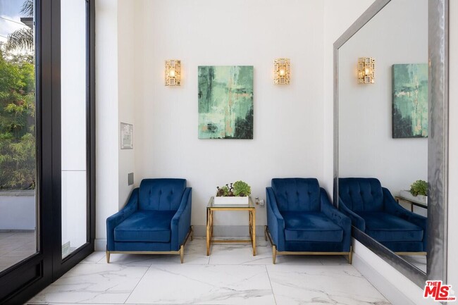 Building Photo - 1237 S Holt Ave