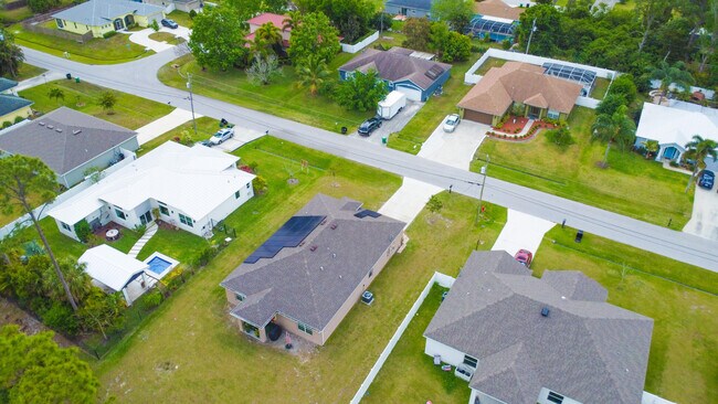 Foto del edificio - 1767 SW Bellevue Ave