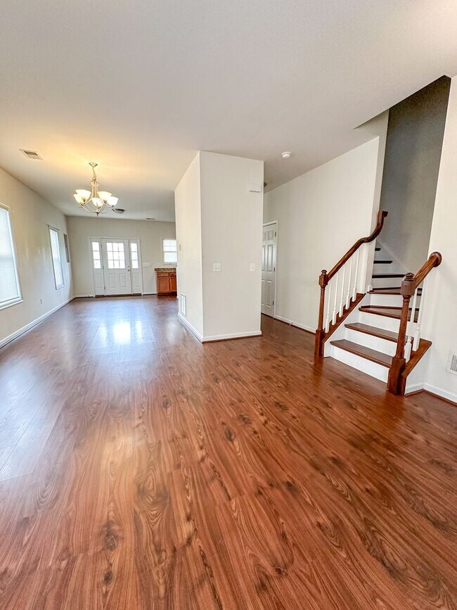 Building Photo - Sycomore Square Town House 3bed/2.5baths
