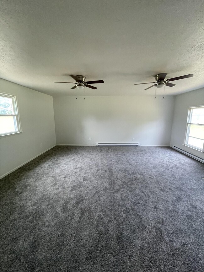 Building Photo - 985 Woodson Rd