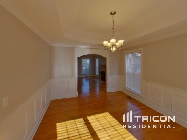 Building Photo - 4412 Spring Cove Dr