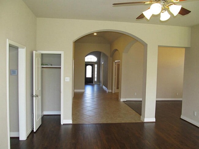 Building Photo - 14104 Green Thicket Dr