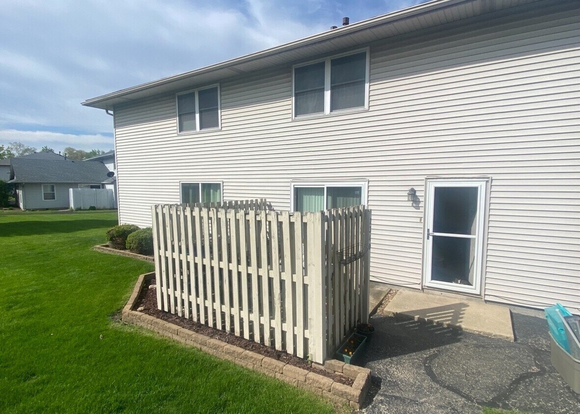 Primary Photo - 2340 Carnation Dr