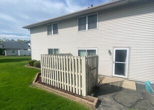 Building Photo - 2340 Carnation Dr