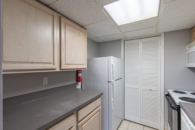 1 BR, 1 BA - 760SF - Kitchen - Governors Place Townhomes