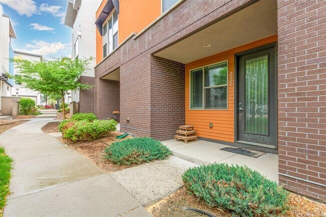 Building Photo - 2122 Clay St