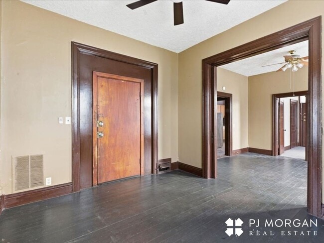 Building Photo - 3735 S