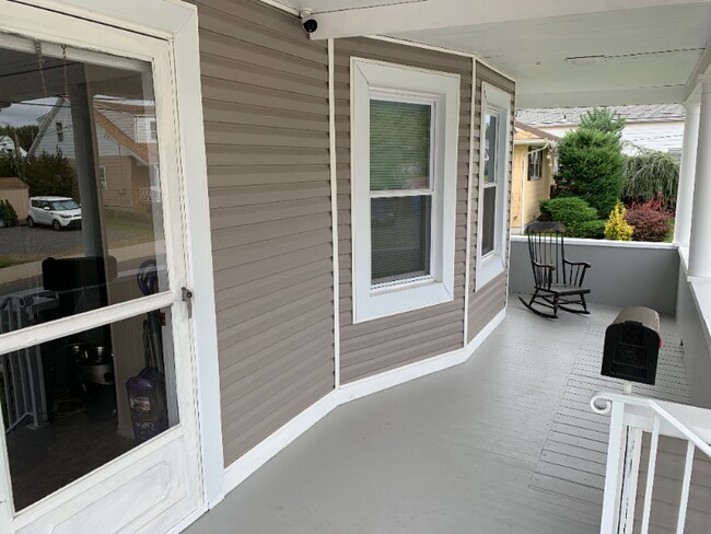 Building Photo - 1301 W Camplain Rd