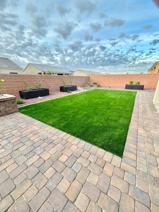 Building Photo - 8217 E 34th Rd