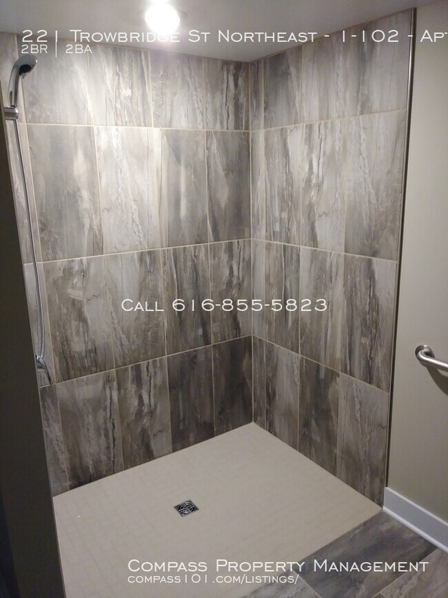 Foto del edificio - 221 Trowbridge St NE