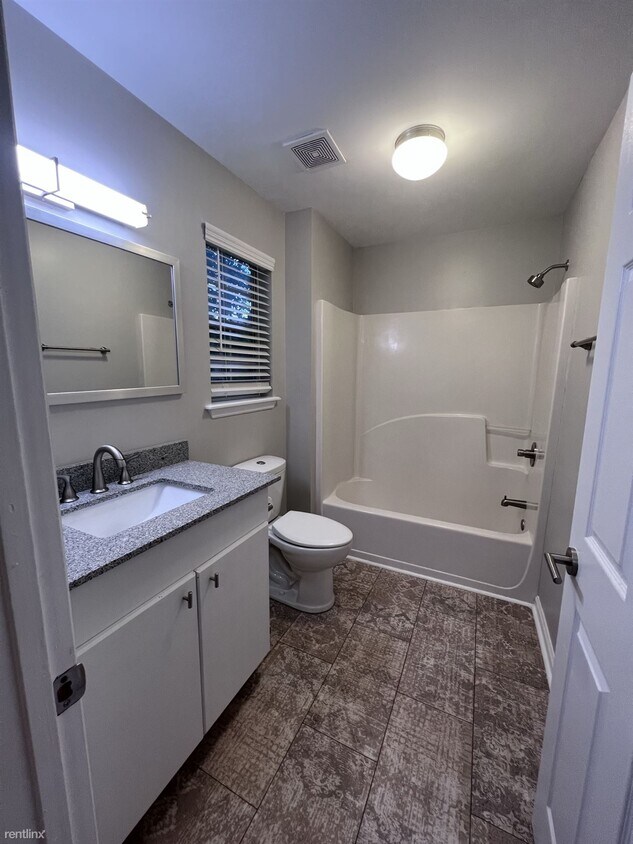 Building Photo - 2 br, 2 bath Duplex - 719 West Georgia Str...