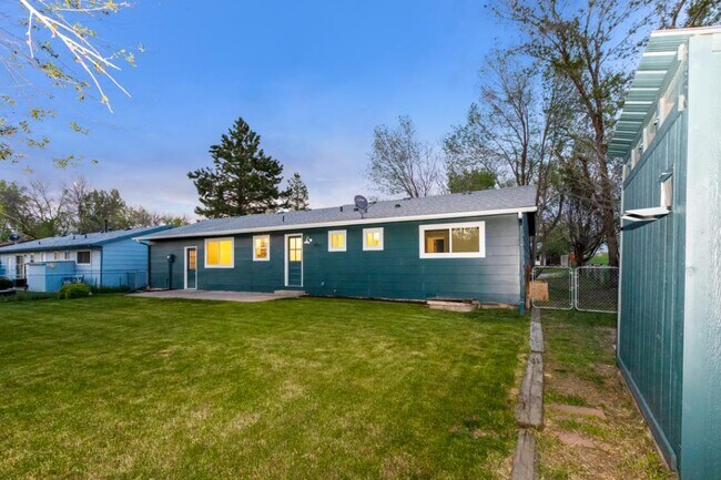 Building Photo - 317 Irish Dr.