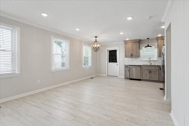 Building Photo - 3-bedroom Rancher - Hampton