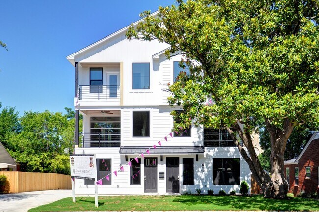 Foto del edificio - 2628 Forest Park Blvd