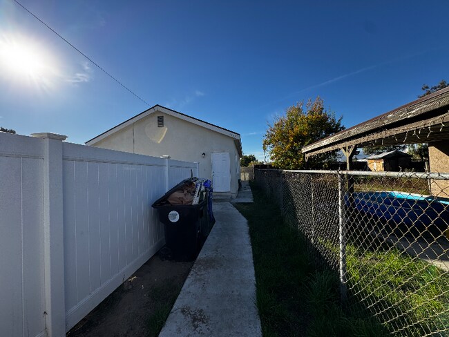 Foto del edificio - 1948 Turrill Ave