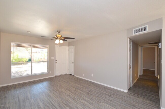 Building Photo - 645 N Arrowhead Dr