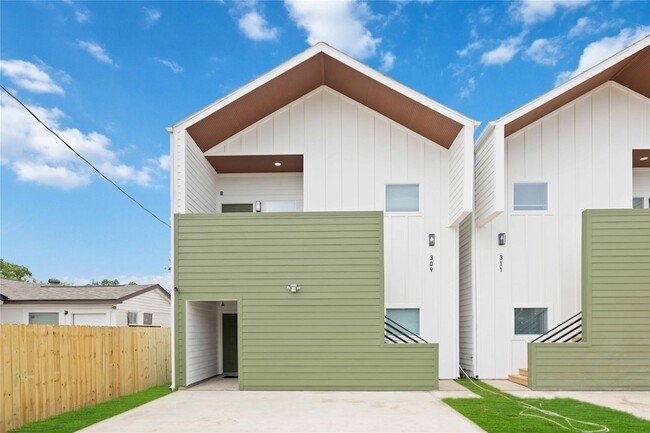 Building Photo - 309 Massachusetts St