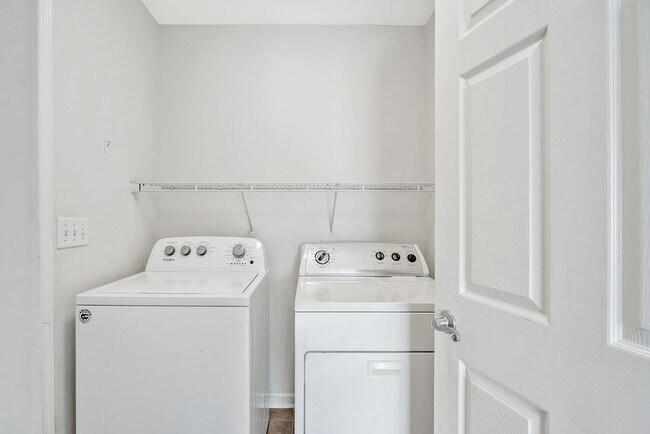 Building Photo - 1604 Royal Pine Ct