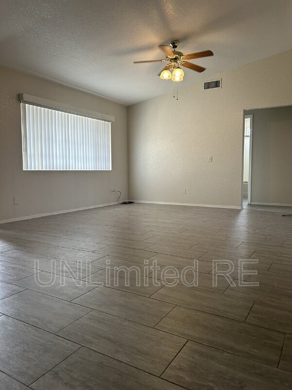 Building Photo - 907 Joshua Tree Dr