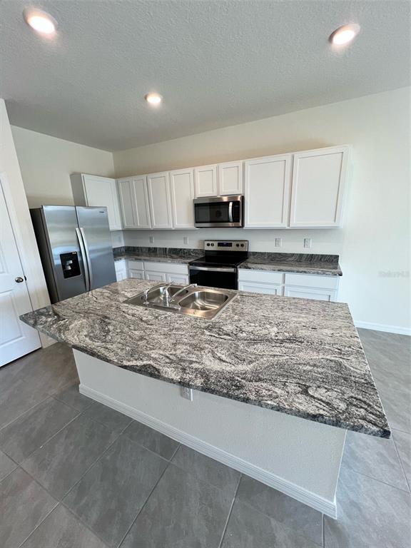Building Photo - 32996 Tulip Petal Ln