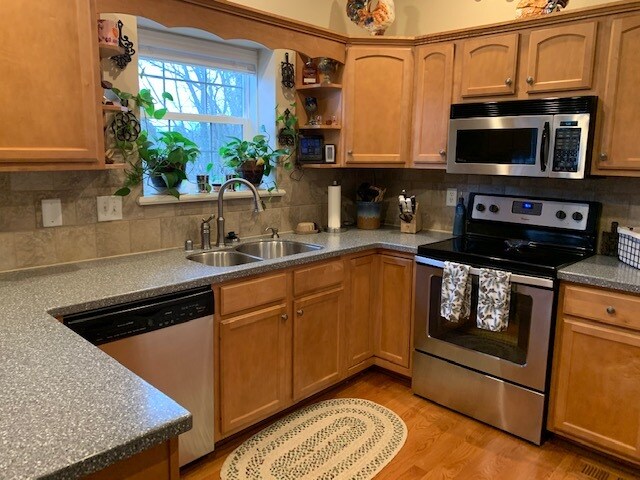 Building Photo - 611 Woodduck Ln