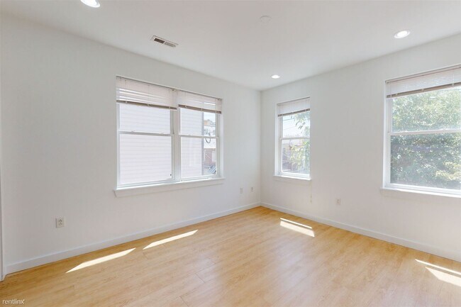 Building Photo - 2 br, 2 bath Triplex - 1315-17 N 16TH ST U...