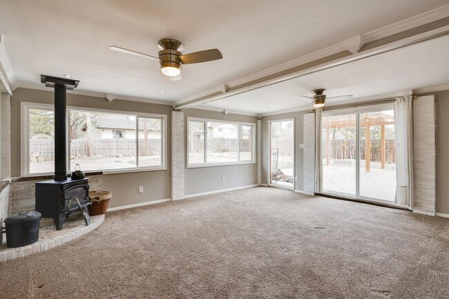 Foto del edificio - Large 4 bedroom 3bath Home in Colorado Springs