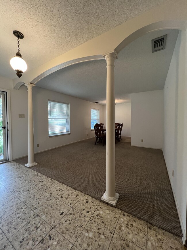 Foto del edificio - 1735 Donaldson Ave