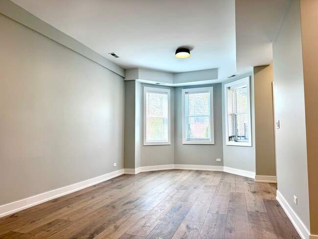 Building Photo - 1709 N Maplewood Ave
