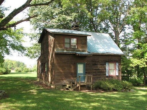 Building Photo - 2 bedroom lakeview cottage