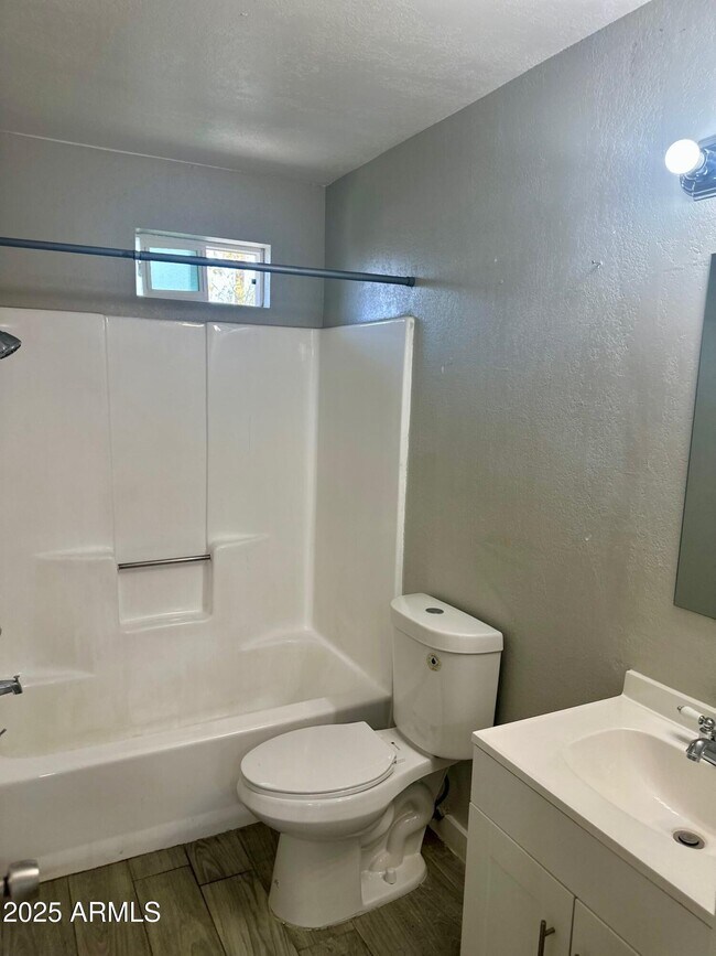 Foto del edificio - 16801 N 26th St