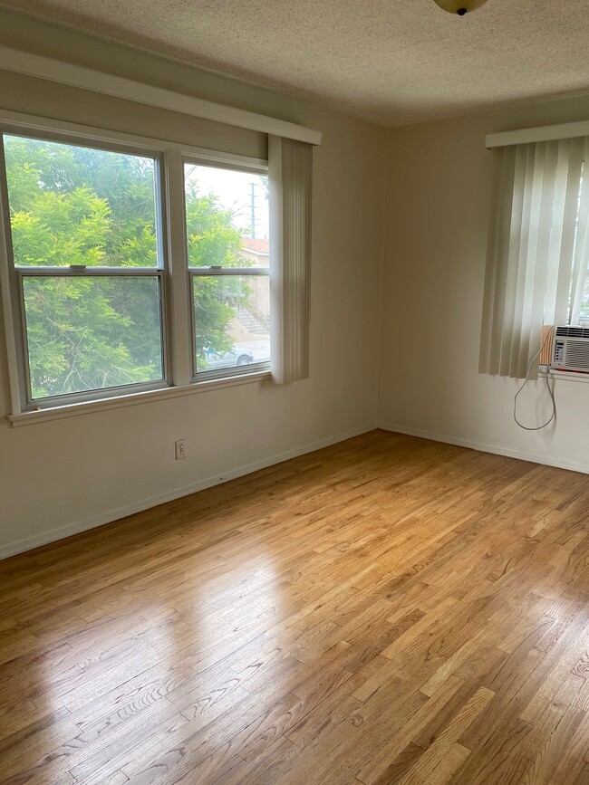 Spacious Bedroom - 122 N Lamer St