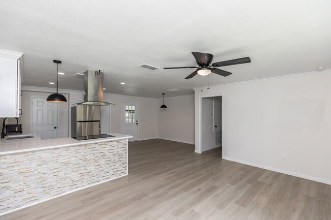 Building Photo - 5260 Landry Ln