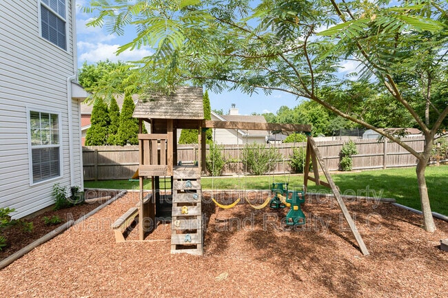 Building Photo - 302 Cherry Dr