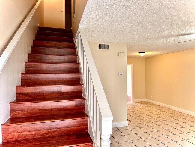 Building Photo - 11624 NW 35th Ct